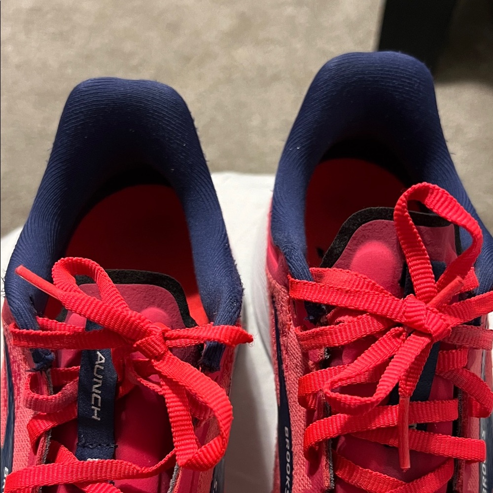 Brooks Women's Running Shoes - Pink/Blue. See photos for imperfections. SZ 8.5 - Picture 7 of 9
